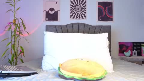 Logan online show from December 2025 01:03:02 AM