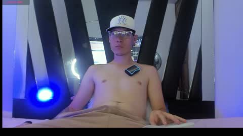 Snapshot of latinlove2005 chatting on April 2026 04:45:02 PM Santiago online show from April 2026 04:45:02 PM