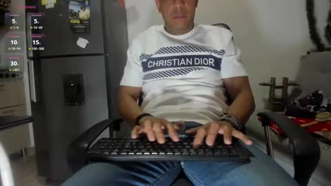 latinmartin73 online show from December 2024 06:52:01 PM