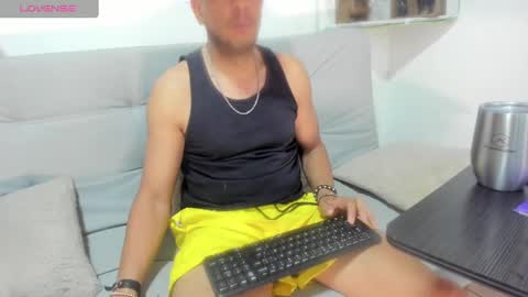 latinmartin73 online show from February 2025 05:37:01 PM