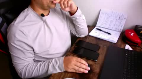 Snapshot of latino8484 chatting on November 2025 09:10:02 AM latino8484 online show from November 2025 09:10:02 AM