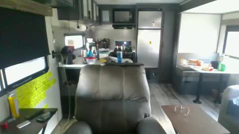 latniter online show from October 2025 07:42:02 PM