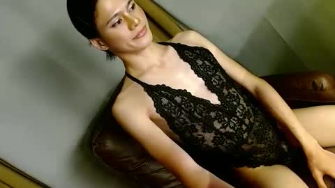 Snapshot of latrina_ chatting on April 2026 10:40:02 PM latrina_ online show from April 2026 10:40:02 PM