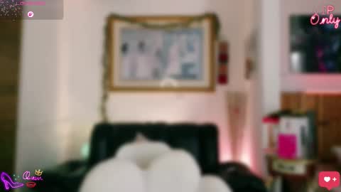 Snapshot of laujgray chatting on April 2026 03:35:01 PM laujgray online show from April 2026 03:35:01 PM