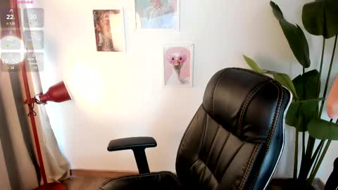 Snapshot of laukyubey1 chatting on April 2026 07:55:02 PM laukyubey1 online show from April 2026 07:55:02 PM