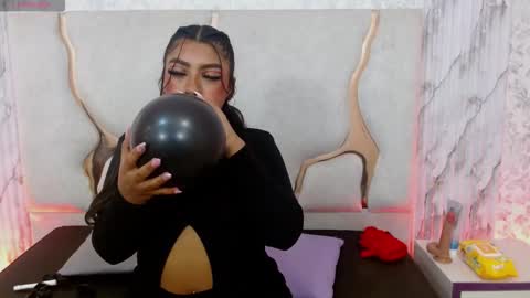 laulin_tay online show from January 2026 03:54:02 AM