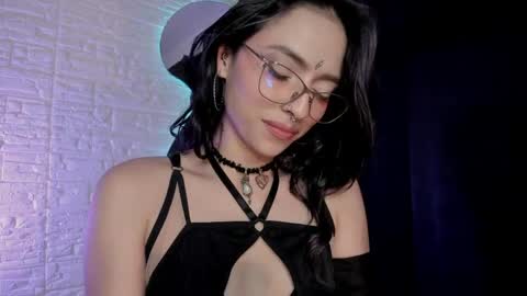 Snapshot of laulopez0 chatting on May 2026 06:18:01 AM Laura Switch Girl online show from May 2026 06:18:01 AM