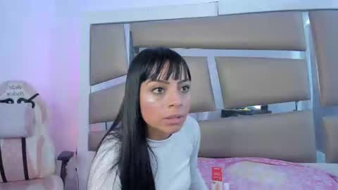 laura__js_ online show from February 2025 08:36:01 PM