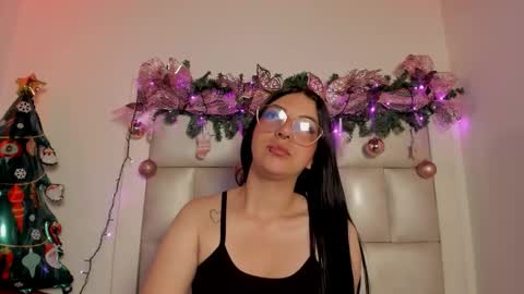 laura__js_ online show from December 2025 04:19:01 AM