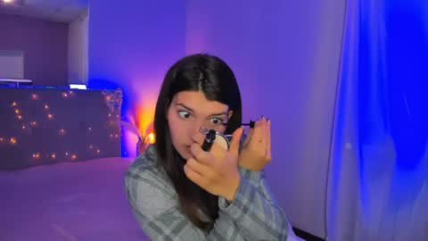 Snapshot of laura__leee chatting on April 2026 05:54:01 AM Laura online show from April 2026 05:54:01 AM