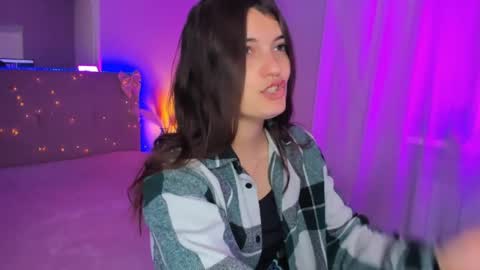 Snapshot of laura__leee chatting on April 2026 05:10:02 AM Laura online show from April 2026 05:10:02 AM