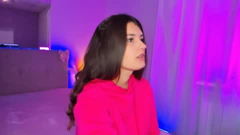 Snapshot of laura__leee chatting on April 2026 05:10:02 AM Laura online show from April 2026 05:10:02 AM