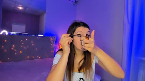 Snapshot of laura__leee chatting on May 2026 05:12:01 AM Laura online show from May 2026 05:12:01 AM
