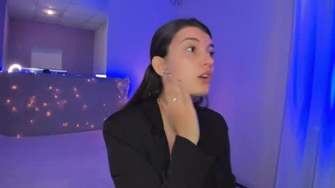 Snapshot of laura__leee chatting on May 2026 05:03:02 AM Laura online show from May 2026 05:03:02 AM