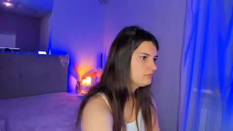 Snapshot of laura__leee chatting on May 2026 05:02:02 AM Laura online show from May 2026 05:02:02 AM