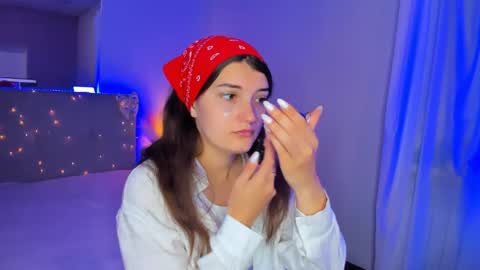 Snapshot of laura__leee chatting on June 2026 05:10:01 AM Laura online show from June 2026 05:10:01 AM