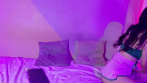 laura_and_kevin online show from September 2025 02:41:01 PM