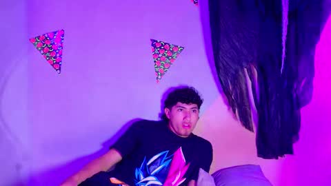 laura_and_kevin online show from October 2025 01:45:01 PM