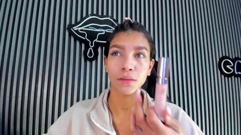 Laura online show from February 2025 12:47:01 PM