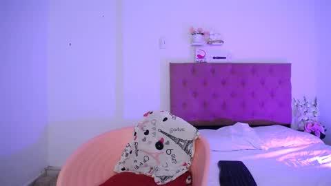 LAURA online show from January 2025 06:12:02 PM