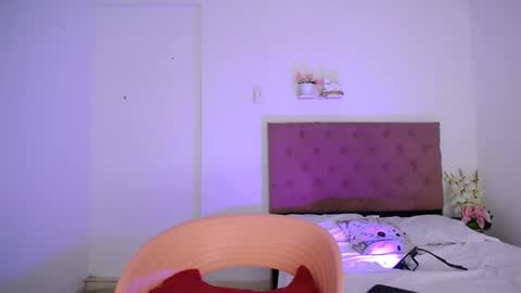 LAURA online show from January 2025 06:34:02 PM