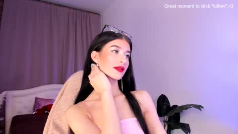 Laura online show from September 2025 07:37:02 PM