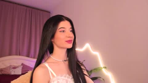Snapshot of laura_coy chatting on February 2026 12:58:02 AM Laura online show from February 2026 12:58:02 AM