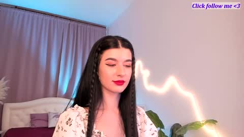 Snapshot of laura_coy chatting on April 2026 08:24:02 PM Laura online show from April 2026 08:24:02 PM