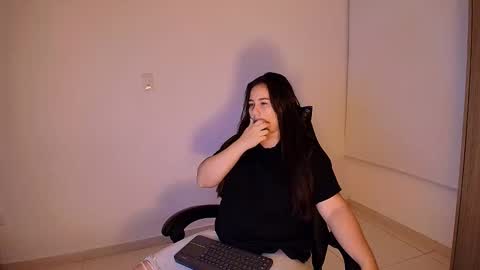 Snapshot of laura_d23 chatting on January 2026 11:41:02 PM laura online show from January 2026 11:41:02 PM