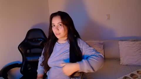 Snapshot of laura_d23 chatting on January 2026 01:19:01 AM laura online show from January 2026 01:19:01 AM