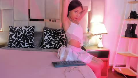 Snapshot of laura_dicardy chatting on June 2026 11:27:02 AM laura_dicardy online show from June 2026 11:27:02 AM