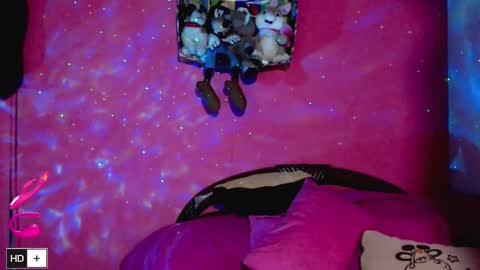 Snapshot of laura_fountain_ chatting on March 2026 12:22:01 PM weedcam Curly Laura OF online show from March 2026 12:22:01 PM