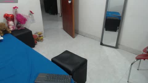 Snapshot of laura_foxx2379 chatting on September 2025 02:05:01 AM laura_foxx2379 online show from September 2025 02:05:01 AM