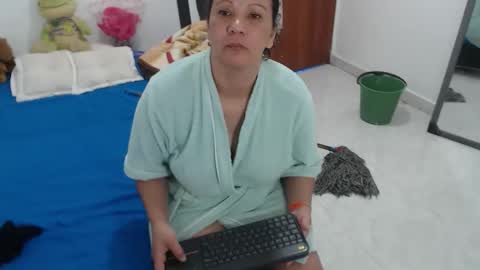 Snapshot of laura_foxx2379 chatting on December 2025 06:14:03 PM laura_foxx2379 online show from December 2025 06:14:03 PM