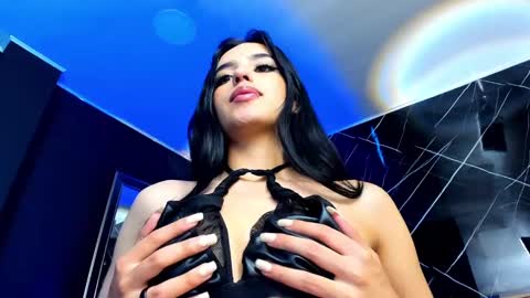 Laura online show from December 2024 04:28:01 PM