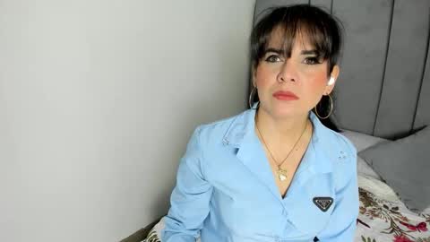 Snapshot of laura_hotties chatting on November 2025 01:10:02 PM laura hotties online show from November 2025 01:10:02 PM