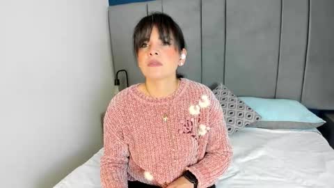 Snapshot of laura_hotties chatting on November 2025 01:00:02 PM laura hotties online show from November 2025 01:00:02 PM