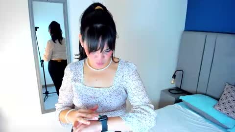 Snapshot of laura_hotties chatting on November 2025 01:23:01 PM laura hotties online show from November 2025 01:23:01 PM