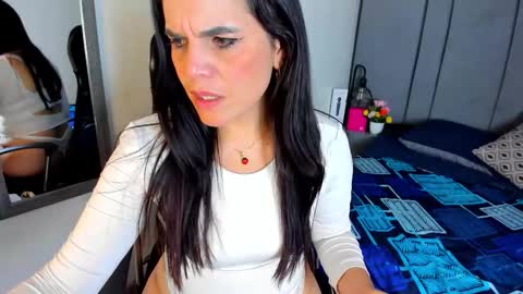 laura hotties online show from February 2026 01:59:01 PM