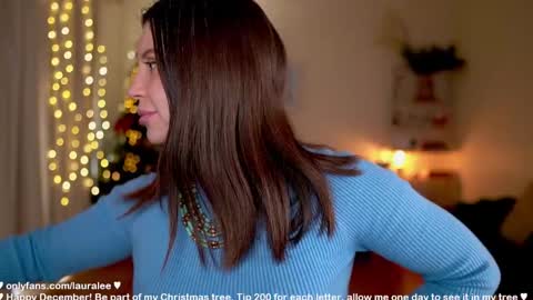Snapshot of laura_lee chatting on December 2025 01:54:01 AM Laura Lee. online show from December 2025 01:54:01 AM