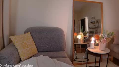 Laura Lee. online show from April 2026 01:27:02 AM