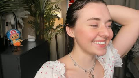 Snapshot of laura_mutti chatting on April 2026 04:04:01 PM Samantha online show from April 2026 04:04:01 PM