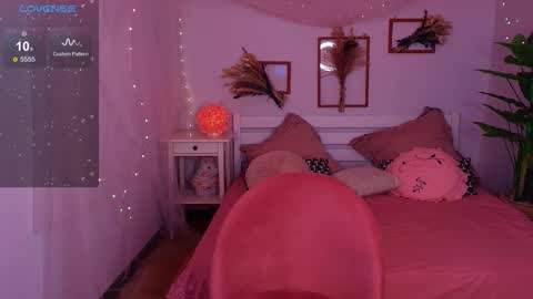 Snapshot of laura_palmerrrr chatting on November 2025 02:43:02 AM Miss Laura online show from November 2025 02:43:02 AM