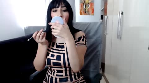 Snapshot of laura_pervert_ chatting on January 2025 07:38:02 PM Laura online show from January 2025 07:38:02 PM