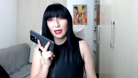 Snapshot of laura_pervert_ chatting on February 2025 10:07:02 PM Laura online show from February 2025 10:07:02 PM