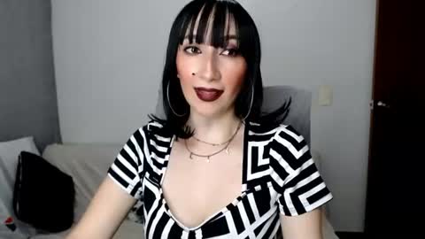 Laura online show from July 2026 11:44:01 PM