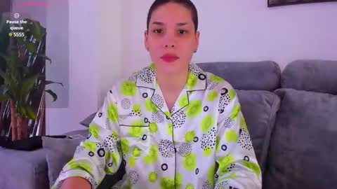 Snapshot of laura_r23 chatting on January 2025 06:23:01 PM Laura Rose online show from January 2025 06:23:01 PM