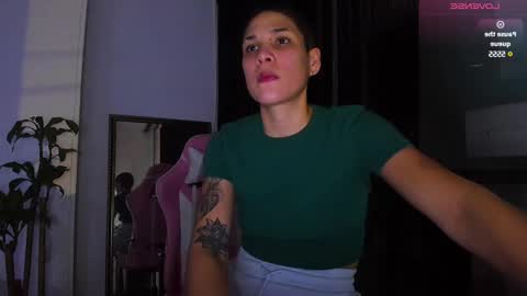 Snapshot of laura_r23 chatting on January 2025 03:43:02 AM Laura Rose online show from January 2025 03:43:02 AM