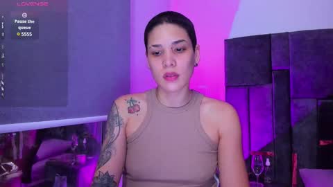 Snapshot of laura_r23 chatting on February 2025 12:08:02 AM Laura Rose online show from February 2025 12:08:02 AM