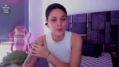 Snapshot of laura_r23 chatting on March 2025 06:43:02 PM Laura Rose online show from March 2025 06:43:02 PM